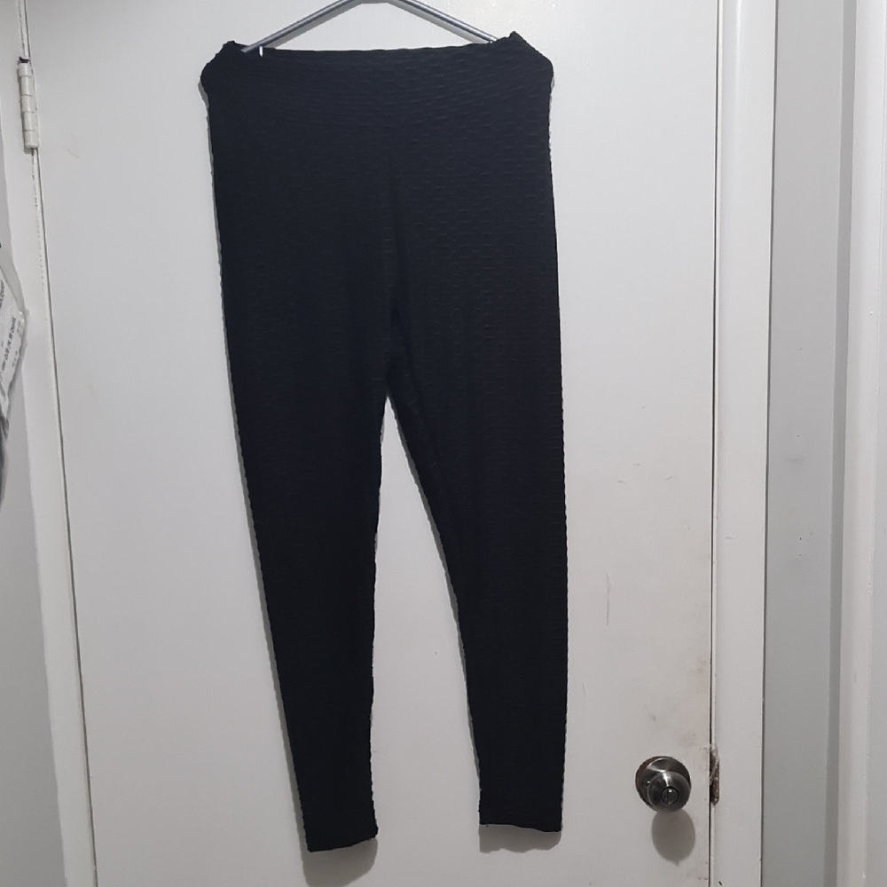 043 Black Textured Leggings